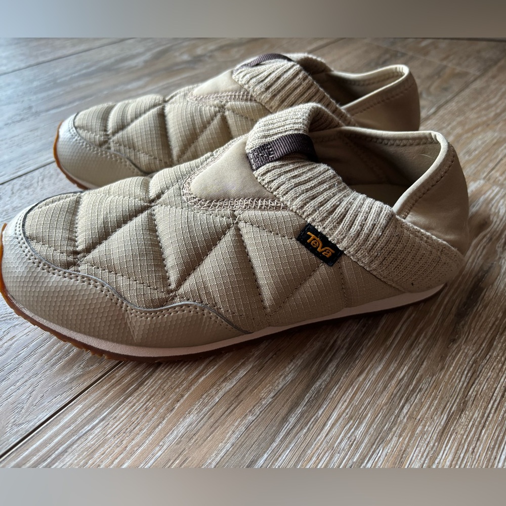 Teva women’s reEmber slipper/sneaker size 8
